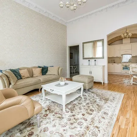 Charming Old Town Apartman
