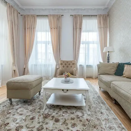 Charming Old Town Apartman